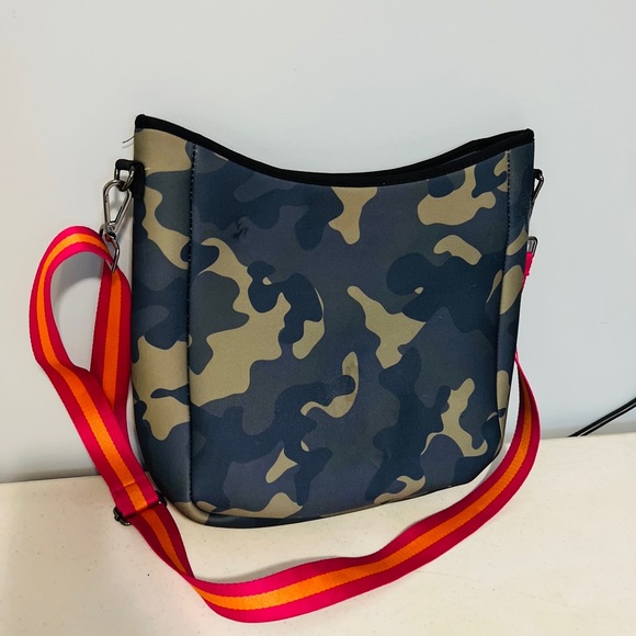 Threaded pear neoprene crossbody - Picture 2 of 7